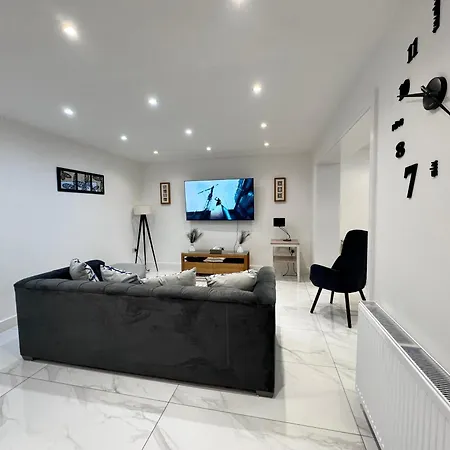 1 Orchard Farm Cottages Sleeps 10, Open Plan Kitchen & Large Garden East Grinstead Exterior photo