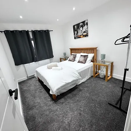1 Orchard Farm Cottages Sleeps 10, Open Plan Kitchen & Large Garden East Grinstead Exterior photo